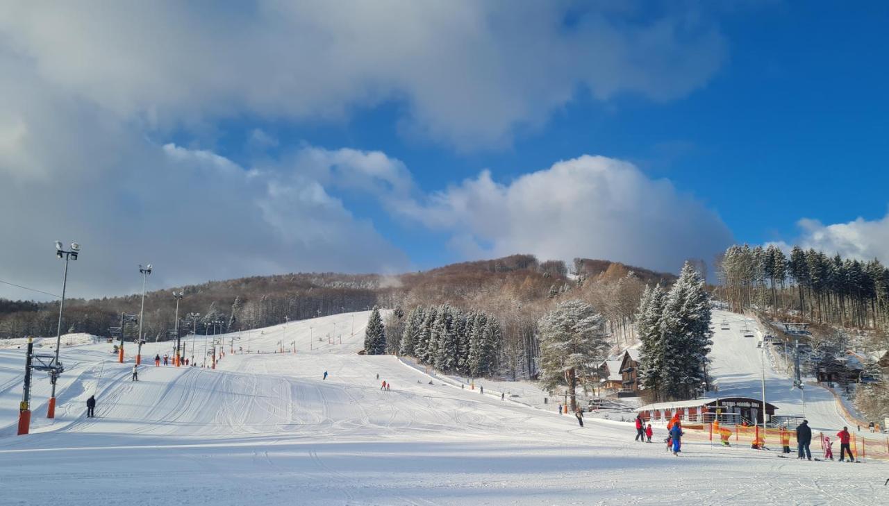 Snowland Apartmany Valča エクステリア 写真