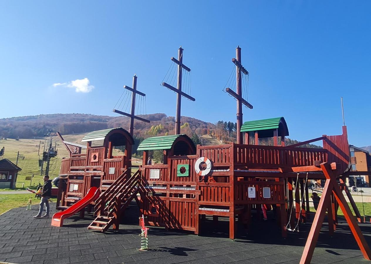 Snowland Apartmany Valča エクステリア 写真