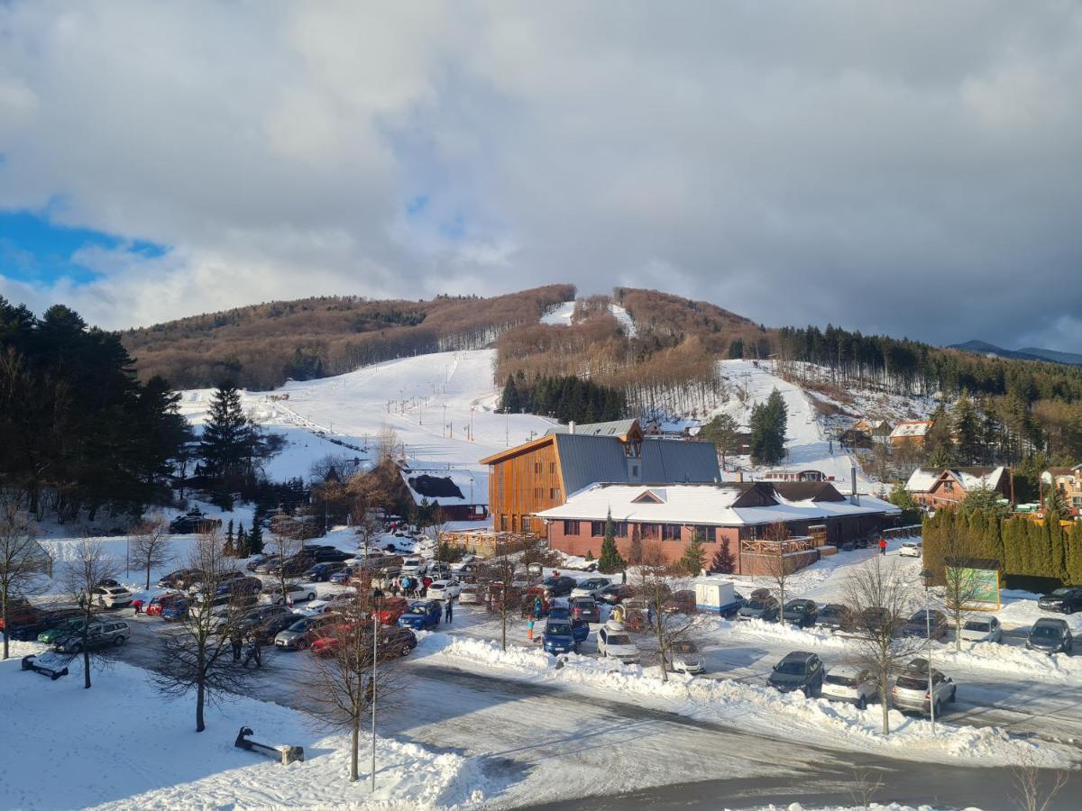 Snowland Apartmany Valča エクステリア 写真